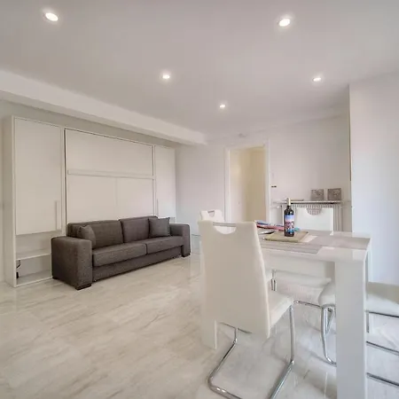 Superb Studio, Brand New, Comfortable - *
